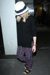 Kristen Bell feet photo thumbnail