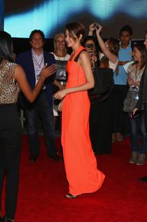 Shailene Woodley feet photo thumbnail
