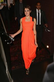 Shailene Woodley feet photo thumbnail