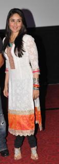 Kareena Kapoor feet photo thumbnail