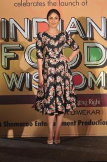 Kareena Kapoor feet photo thumbnail