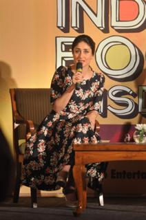 Kareena Kapoor feet photo thumbnail