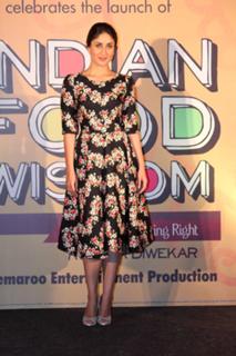 Kareena Kapoor feet photo thumbnail