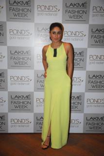 Kareena Kapoor feet photo thumbnail