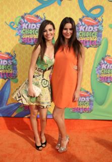 Victoria Justice feet photo thumbnail