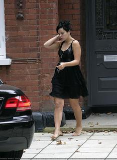 Lily Allen feet photo thumbnail