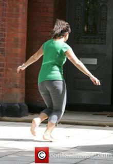 Lily Allen feet photo thumbnail