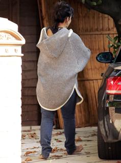 Lily Allen feet photo thumbnail