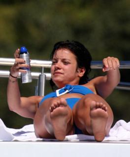 Lily Allen feet photo thumbnail