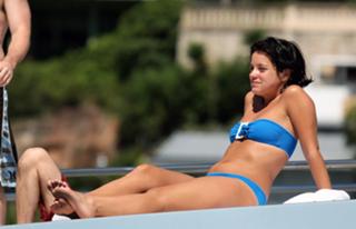 Lily Allen feet photo thumbnail