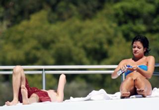 Lily Allen feet photo thumbnail
