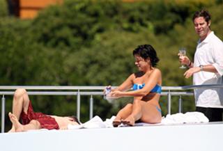 Lily Allen feet photo thumbnail