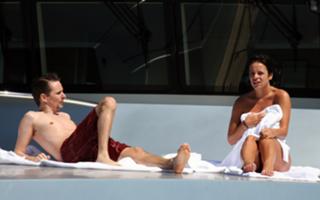 Lily Allen feet photo thumbnail