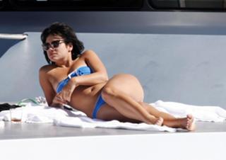 Lily Allen feet photo thumbnail