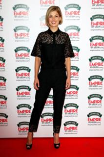 Rosamund Pike feet photo thumbnail