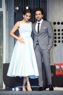 Sonam Kapoor feet photo thumbnail