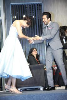 Sonam Kapoor feet photo thumbnail
