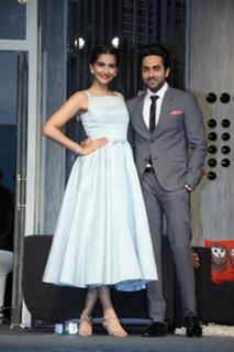 Sonam Kapoor feet photo thumbnail