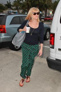 Reese Witherspoon feet photo thumbnail