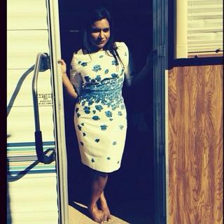 Mindy Kaling feet photo thumbnail