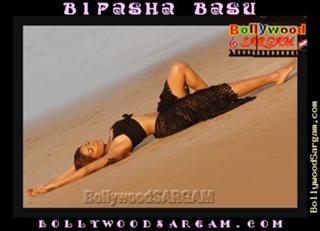 Bipasha Basu feet photo thumbnail