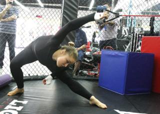 Ronda Rousey feet photo thumbnail