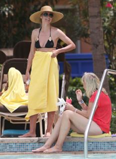 Heidi Klum feet photo thumbnail