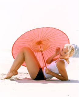Cameron Diaz feet photo thumbnail