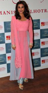 Parineeti Chopra feet photo thumbnail