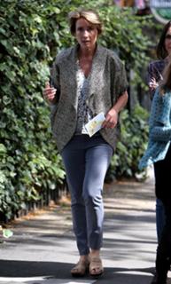Emma Thompson feet photo thumbnail