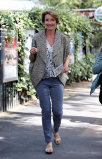 Emma Thompson feet photo thumbnail