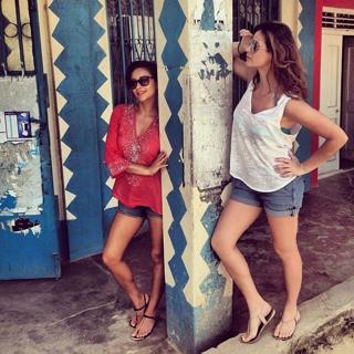 Shay Mitchell feet photo thumbnail