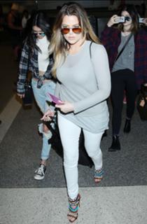 Khloé Kardashian feet photo thumbnail