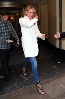 Cameron Diaz feet photo thumbnail