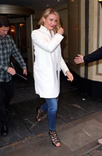 Cameron Diaz feet photo thumbnail