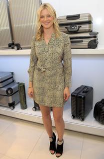 Amy Smart feet photo thumbnail