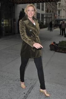 Virginia Madsen feet photo thumbnail