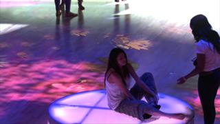 Selena Gomez feet photo thumbnail