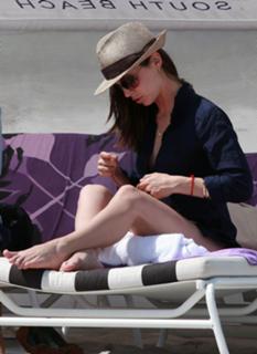Eliza Dushku feet photo thumbnail