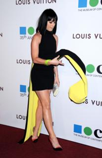 Katy Perry feet photo thumbnail