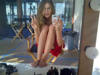 Behati Prinsloo feet photo thumbnail
