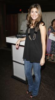 Jamie-Lynn Sigler feet photo thumbnail