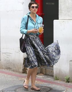 Maggie Gyllenhaal feet photo thumbnail