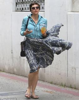 Maggie Gyllenhaal feet photo thumbnail