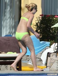 Amanda Bynes feet photo thumbnail