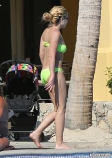 Amanda Bynes feet photo thumbnail