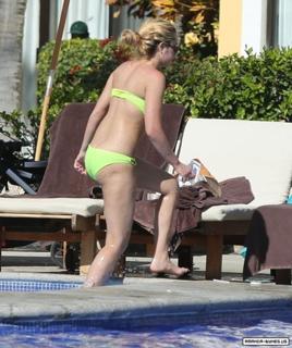 Amanda Bynes feet photo thumbnail