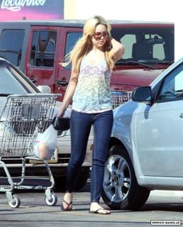 Amanda Bynes feet photo thumbnail