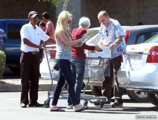 Amanda Bynes feet photo thumbnail