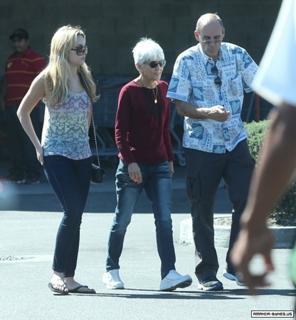 Amanda Bynes feet photo thumbnail